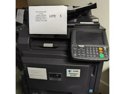 LOTE 005 - 01 MULTIFUNCIONAL MONO LASER_KYOCERA TASKALFA 3010I + GABINETE COM RODAS E 01 MULTIFUNCIONAL COLOR LASER_KYOCERA TASKALFA 4551CI + GRAMPEADOR 50 FLS + GABINETE COM RODAS (NO ESTADO)