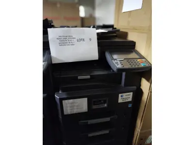 LOTE 009 - 02 MULTIFUNCIONAL MONO LASER_KYOCERA TASKALFA 3010I + GRAMPEADOR 50 FLS + GABINETE COM RODAS (NO ESTADO)