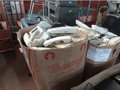 LOTE 293 - 01 LOTE COM VÁRIOS APARELHOS DE TELEFONE MARCAS E MODELOS DIVERSOS. (NO ESTADO) ATENÇÃO! FAZER A VISITAÇÃO ANTES DE ARREMATAR, NÃO SABEMOS SE FUNCIONA. LEILÃO NÃO TEM GARANTIA E NEM DEVOLUÇÃO, SUJEITO A POSSÍVEIS AVARIAS VISÍVEIS/OCULTAS E/OU AUSÊNCIA DE COMPONENTES.