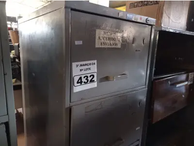 LOTE 432 - 01 ARQUIVO DE AÇO COM 03 GAVETAS. (NO ESTADO) ATENÇÃO! FAZER A VISITAÇÃO ANTES DE ARREMATAR, NÃO SABEMOS SE FUNCIONA. LEILÃO NÃO TEM GARANTIA E NEM DEVOLUÇÃO, SUJEITO A POSSÍVEIS AVARIAS VISÍVEIS/OCULTAS E/OU AUSÊNCIA DE COMPONENTES.