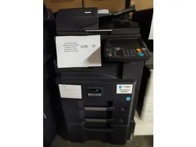 LOTE 019 - 02 MULTIFUNCIONAL MONO LASER_KYOCERA TASKALFA 3010I + GRAMPEADOR 50 FLS + GABINETE COM RODAS (NO ESTADO)
