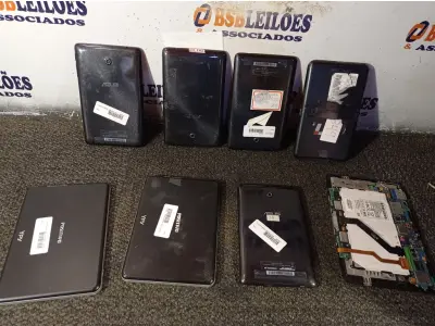 LOTE 488 - 08 TABLETS MARCAS E MODELOS DIVERSOS PARA RETIRADA DE PEÇAS. (NO ESTADO) ATENÇÃO! FAZER A VISITAÇÃO ANTES DE ARREMATAR, NÃO SABEMOS SE FUNCIONA. LEILÃO NÃO TEM GARANTIA E NEM DEVOLUÇÃO, SUJEITO A POSSÍVEIS AVARIAS VISÍVEIS/OCULTAS E/OU AUSÊNCIA DE COMPONENTES.