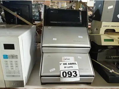 LOTE 093 - 08 SCANNERS MARCAS FUJITSU. (NO ESTADO) ATENÇÃO! FAZER A VISITAÇÃO ANTES DE ARREMATAR, NÃO SABEMOS SE FUNCIONA. LEILÃO NÃO TEM GARANTIA E NEM DEVOLUÇÃO, SUJEITO A POSSÍVEIS AVARIAS VISÍVEIS/OCULTAS E/OU AUSÊNCIA DE COMPONENTES.