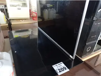 LOTE 209 - 02 TV’S MARCAS E MODELOS DIVERSOS PARA RETIRADA DE PEÇAS. (NO ESTADO) ATENÇÃO! FAZER A VISITAÇÃO ANTES DE ARREMATAR, NÃO SABEMOS SE FUNCIONA. LEILÃO NÃO TEM GARANTIA E NEM DEVOLUÇÃO, SUJEITO A POSSÍVEIS AVARIAS VISÍVEIS/OCULTAS E/OU AUSÊNCIA DE COMPONENTES.