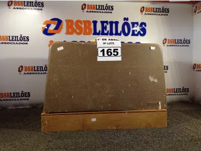 LOTE 165 - 01 MÁQUINA DE COSTURA MARCA SINGER. (NO ESTADO) ATENÇÃO! FAZER A VISITAÇÃO ANTES DE ARREMATAR, NÃO SABEMOS SE FUNCIONA. LEILÃO NÃO TEM GARANTIA E NEM DEVOLUÇÃO, SUJEITO A POSSÍVEIS AVARIAS VISÍVEIS/OCULTAS E/OU AUSÊNCIA DE COMPONENTES.