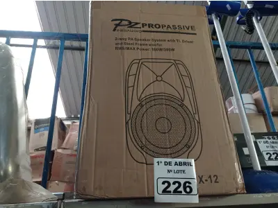 LOTE 226 - 01 CAIXA DE SOM PZ PROPASSIVE MODELO PX-12. (NO ESTADO) ATENÇÃO! FAZER A VISITAÇÃO ANTES DE ARREMATAR, NÃO SABEMOS SE FUNCIONA. LEILÃO NÃO TEM GARANTIA E NEM DEVOLUÇÃO, SUJEITO A POSSÍVEIS AVARIAS VISÍVEIS/OCULTAS E/OU AUSÊNCIA DE COMPONENTES.