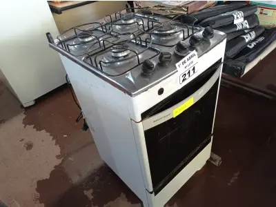 LOTE 211 - 01 FOGÃO A GÁS 04 BOCAS MARCA BRASTEMP. (NO ESTADO) ATENÇÃO! FAZER A VISITAÇÃO ANTES DE ARREMATAR, NÃO SABEMOS SE FUNCIONA. LEILÃO NÃO TEM GARANTIA E NEM DEVOLUÇÃO, SUJEITO A POSSÍVEIS AVARIAS VISÍVEIS/OCULTAS E/OU AUSÊNCIA DE COMPONENTES.