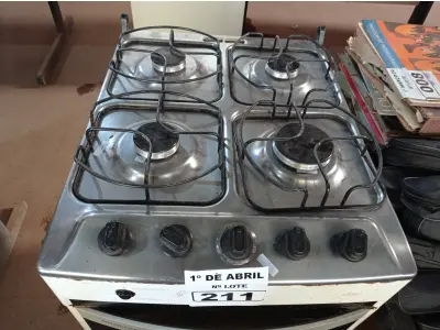 LOTE 211 - 01 FOGÃO A GÁS 04 BOCAS MARCA BRASTEMP. (NO ESTADO) ATENÇÃO! FAZER A VISITAÇÃO ANTES DE ARREMATAR, NÃO SABEMOS SE FUNCIONA. LEILÃO NÃO TEM GARANTIA E NEM DEVOLUÇÃO, SUJEITO A POSSÍVEIS AVARIAS VISÍVEIS/OCULTAS E/OU AUSÊNCIA DE COMPONENTES.