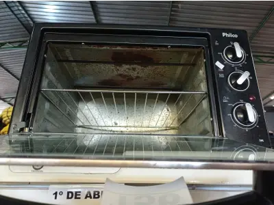 LOTE 156 - 01 FORNO ELÉTRICO MARCA PHILCO. (NO ESTADO) ATENÇÃO! FAZER A VISITAÇÃO ANTES DE ARREMATAR, NÃO SABEMOS SE FUNCIONA. LEILÃO NÃO TEM GARANTIA E NEM DEVOLUÇÃO, SUJEITO A POSSÍVEIS AVARIAS VISÍVEIS/OCULTAS E/OU AUSÊNCIA DE COMPONENTES.
