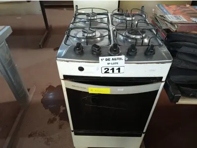 LOTE 211 - 01 FOGÃO A GÁS 04 BOCAS MARCA BRASTEMP. (NO ESTADO) ATENÇÃO! FAZER A VISITAÇÃO ANTES DE ARREMATAR, NÃO SABEMOS SE FUNCIONA. LEILÃO NÃO TEM GARANTIA E NEM DEVOLUÇÃO, SUJEITO A POSSÍVEIS AVARIAS VISÍVEIS/OCULTAS E/OU AUSÊNCIA DE COMPONENTES.