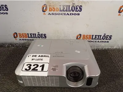 LOTE 321 - 01 PROJETOR MULTIMIDIA MARCA HITACHI. (NO ESTADO) ATENÇÃO! FAZER A VISITAÇÃO ANTES DE ARREMATAR, NÃO SABEMOS SE FUNCIONA. LEILÃO NÃO TEM GARANTIA E NEM DEVOLUÇÃO, SUJEITO A POSSÍVEIS AVARIAS VISÍVEIS/OCULTAS E/OU AUSÊNCIA DE COMPONENTES.