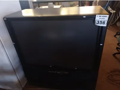 LOTE 356 - 01 TV MARCA PIONNER 110V. (NO ESTADO) ATENÇÃO! FAZER A VISITAÇÃO ANTES DE ARREMATAR, NÃO SABEMOS SE FUNCIONA. LEILÃO NÃO TEM GARANTIA E NEM DEVOLUÇÃO, SUJEITO A POSSÍVEIS AVARIAS VISÍVEIS/OCULTAS E/OU AUSÊNCIA DE COMPONENTES.