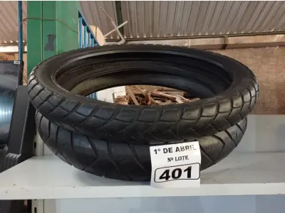 LOTE 401 - 02 PNEUS DE MOTO USADOS 80/90/21 E 110/80/19. (NO ESTADO) ATENÇÃO! FAZER A VISITAÇÃO ANTES DE ARREMATAR, NÃO SABEMOS SE FUNCIONA. LEILÃO NÃO TEM GARANTIA E NEM DEVOLUÇÃO, SUJEITO A POSSÍVEIS AVARIAS VISÍVEIS/OCULTAS E/OU AUSÊNCIA DE COMPONENTES.