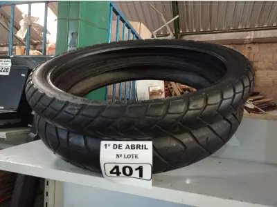 LOTE 401 - 02 PNEUS DE MOTO USADOS 80/90/21 E 110/80/19. (NO ESTADO) ATENÇÃO! FAZER A VISITAÇÃO ANTES DE ARREMATAR, NÃO SABEMOS SE FUNCIONA. LEILÃO NÃO TEM GARANTIA E NEM DEVOLUÇÃO, SUJEITO A POSSÍVEIS AVARIAS VISÍVEIS/OCULTAS E/OU AUSÊNCIA DE COMPONENTES.