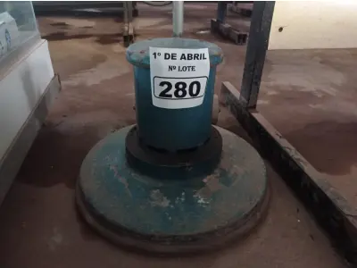 LOTE 280 - 01 ENCERADEIRA INDUSTRIAL. (NO ESTADO) ATENÇÃO! FAZER A VISITAÇÃO ANTES DE ARREMATAR, NÃO SABEMOS SE FUNCIONA. LEILÃO NÃO TEM GARANTIA E NEM DEVOLUÇÃO, SUJEITO A POSSÍVEIS AVARIAS VISÍVEIS/OCULTAS E/OU AUSÊNCIA DE COMPONENTES.