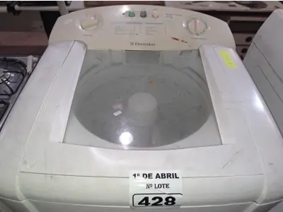 LOTE 428 - 01 LAVADORA MARCA ELECTROLUX 220V. (NO ESTADO) ATENÇÃO! FAZER A VISITAÇÃO ANTES DE ARREMATAR, NÃO SABEMOS SE FUNCIONA. LEILÃO NÃO TEM GARANTIA E NEM DEVOLUÇÃO, SUJEITO A POSSÍVEIS AVARIAS VISÍVEIS/OCULTAS E/OU AUSÊNCIA DE COMPONENTES.