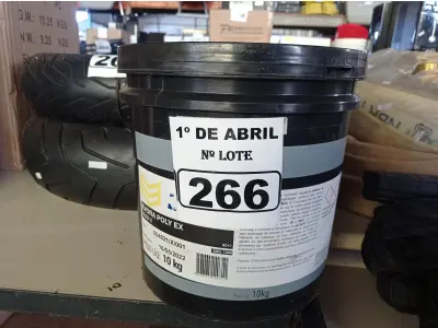 LOTE 266 - 01 BALDE DE GRAXA POLY EX NLGI2 10KG. (NO ESTADO) ATENÇÃO! FAZER A VISITAÇÃO ANTES DE ARREMATAR, NÃO SABEMOS SE FUNCIONA. LEILÃO NÃO TEM GARANTIA E NEM DEVOLUÇÃO, SUJEITO A POSSÍVEIS AVARIAS VISÍVEIS/OCULTAS E/OU AUSÊNCIA DE COMPONENTES.