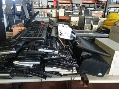 LOTE 277 - 01 ESTABILIZADOR, 02 IMPRESSORAS, 02 MONITORES, VÁRIOS TECLADOS PARA PC E PERIFÉRICOS DIVERSOS. (NO ESTADO) ATENÇÃO! FAZER A VISITAÇÃO ANTES DE ARREMATAR, NÃO SABEMOS SE FUNCIONA. LEILÃO NÃO TEM GARANTIA E NEM DEVOLUÇÃO, SUJEITO A POSSÍVEIS AVARIAS VISÍVEIS/OCULTAS E/OU AUSÊNCIA DE COMPONENTES.