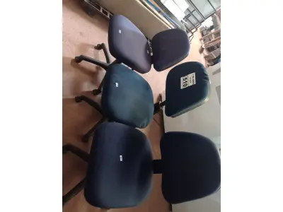 LOTE 510 - 03 CADEIRAS DE ESCRITÓRIO COM BASE GIRATÓRIA. (NO ESTADO) ATENÇÃO! FAZER A VISITAÇÃO ANTES DE ARREMATAR, NÃO SABEMOS SE FUNCIONA. LEILÃO NÃO TEM GARANTIA E NEM DEVOLUÇÃO, SUJEITO A POSSÍVEIS AVARIAS VISÍVEIS/OCULTAS E/OU AUSÊNCIA DE COMPONENTES.