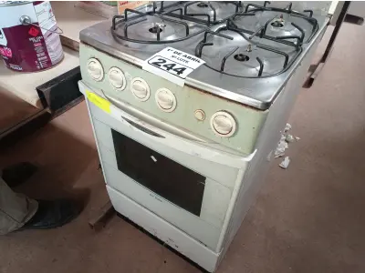 LOTE 244 - 01 FOGÃO A GÁS 04 BOCAS MARCA BRASTEMP. (NO ESTADO) ATENÇÃO! FAZER A VISITAÇÃO ANTES DE ARREMATAR, NÃO SABEMOS SE FUNCIONA. LEILÃO NÃO TEM GARANTIA E NEM DEVOLUÇÃO, SUJEITO A POSSÍVEIS AVARIAS VISÍVEIS/OCULTAS E/OU AUSÊNCIA DE COMPONENTES.