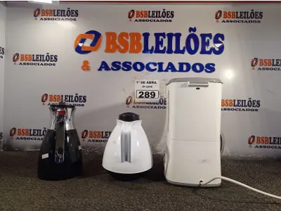 LOTE 289 - 01 CAFETEIRA E 02 GARRAFAS DE CAFÉ. (NO ESTADO) ATENÇÃO! FAZER A VISITAÇÃO ANTES DE ARREMATAR, NÃO SABEMOS SE FUNCIONA. LEILÃO NÃO TEM GARANTIA E NEM DEVOLUÇÃO, SUJEITO A POSSÍVEIS AVARIAS VISÍVEIS/OCULTAS E/OU AUSÊNCIA DE COMPONENTES.