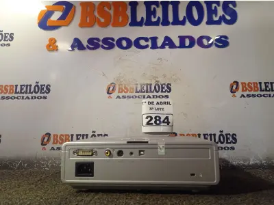LOTE 284 - 01 PROJETOR MULTIMIDIA MARCA LG. (NO ESTADO) ATENÇÃO! FAZER A VISITAÇÃO ANTES DE ARREMATAR, NÃO SABEMOS SE FUNCIONA. LEILÃO NÃO TEM GARANTIA E NEM DEVOLUÇÃO, SUJEITO A POSSÍVEIS AVARIAS VISÍVEIS/OCULTAS E/OU AUSÊNCIA DE COMPONENTES.
