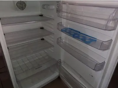 LOTE 414 - 01 GELADEIRA MARCA CONTINENTAL 220V. (NO ESTADO) ATENÇÃO! FAZER A VISITAÇÃO ANTES DE ARREMATAR, NÃO SABEMOS SE FUNCIONA. LEILÃO NÃO TEM GARANTIA E NEM DEVOLUÇÃO, SUJEITO A POSSÍVEIS AVARIAS VISÍVEIS/OCULTAS E/OU AUSÊNCIA DE COMPONENTES.