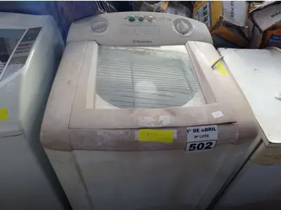 LOTE 502 - 01 MÁQUINA DE LAVAR ROUPAS MARCA ELECTROLUX 10KG 220V. (NO ESTADO) ATENÇÃO! FAZER A VISITAÇÃO ANTES DE ARREMATAR, NÃO SABEMOS SE FUNCIONA. LEILÃO NÃO TEM GARANTIA E NEM DEVOLUÇÃO, SUJEITO A POSSÍVEIS AVARIAS VISÍVEIS/OCULTAS E/OU AUSÊNCIA DE COMPONENTES.