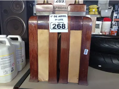 LOTE 268 - 02 BASES DE ABAJUR EM MADEIRA. (NO ESTADO) ATENÇÃO! FAZER A VISITAÇÃO ANTES DE ARREMATAR, NÃO SABEMOS SE FUNCIONA. LEILÃO NÃO TEM GARANTIA E NEM DEVOLUÇÃO, SUJEITO A POSSÍVEIS AVARIAS VISÍVEIS/OCULTAS E/OU AUSÊNCIA DE COMPONENTES.