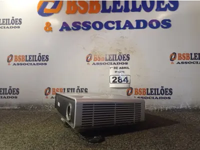 LOTE 284 - 01 PROJETOR MULTIMIDIA MARCA LG. (NO ESTADO) ATENÇÃO! FAZER A VISITAÇÃO ANTES DE ARREMATAR, NÃO SABEMOS SE FUNCIONA. LEILÃO NÃO TEM GARANTIA E NEM DEVOLUÇÃO, SUJEITO A POSSÍVEIS AVARIAS VISÍVEIS/OCULTAS E/OU AUSÊNCIA DE COMPONENTES.