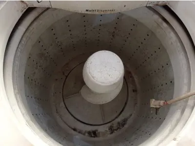 LOTE 502 - 01 MÁQUINA DE LAVAR ROUPAS MARCA ELECTROLUX 10KG 220V. (NO ESTADO) ATENÇÃO! FAZER A VISITAÇÃO ANTES DE ARREMATAR, NÃO SABEMOS SE FUNCIONA. LEILÃO NÃO TEM GARANTIA E NEM DEVOLUÇÃO, SUJEITO A POSSÍVEIS AVARIAS VISÍVEIS/OCULTAS E/OU AUSÊNCIA DE COMPONENTES.