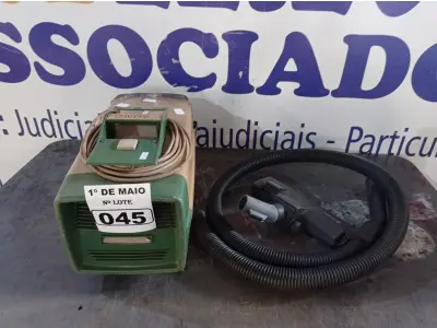 LOTE 045 - 01 ASPIRADOR DE PÓ ANTIGO MARCA ARNO. (NO ESTADO) ATENÇÃO! FAZER A VISITAÇÃO ANTES DE ARREMATAR, NÃO SABEMOS SE FUNCIONA. LEILÃO NÃO TEM GARANTIA E NEM DEVOLUÇÃO, SUJEITO A POSSÍVEIS AVARIAS VISÍVEIS/OCULTAS E/OU AUSÊNCIA DE COMPONENTES.