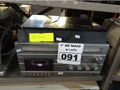 LOTE 091 - 01 APARELHO DE SOM 3X1 ANTIGO MARCA SHARP MODELO SG-12B. (NO ESTADO) ATENÇÃO! FAZER A VISITAÇÃO ANTES DE ARREMATAR, NÃO SABEMOS SE FUNCIONA. LEILÃO NÃO TEM GARANTIA E NEM DEVOLUÇÃO, SUJEITO A POSSÍVEIS AVARIAS VISÍVEIS/OCULTAS E/OU AUSÊNCIA DE COMPONENTES.