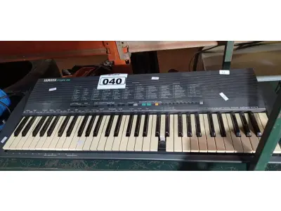 LOTE 040 - 01 TECLADO YAMAHA PSR-19. (NO ESTADO) ATENÇÃO! FAZER A VISITAÇÃO ANTES DE ARREMATAR, NÃO SABEMOS SE FUNCIONA. LEILÃO NÃO TEM GARANTIA E NEM DEVOLUÇÃO, SUJEITO A POSSÍVEIS AVARIAS VISÍVEIS/OCULTAS E/OU AUSÊNCIA DE COMPONENTES.