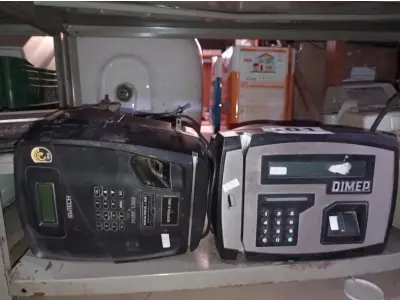 LOTE 101 - 02 RELÓGIOS DE PONTO MARCAS E MODELOS DIVERSOS. (NO ESTADO) ATENÇÃO! FAZER A VISITAÇÃO ANTES DE ARREMATAR, NÃO SABEMOS SE FUNCIONA. LEILÃO NÃO TEM GARANTIA E NEM DEVOLUÇÃO, SUJEITO A POSSÍVEIS AVARIAS VISÍVEIS/OCULTAS E/OU AUSÊNCIA DE COMPONENTES.