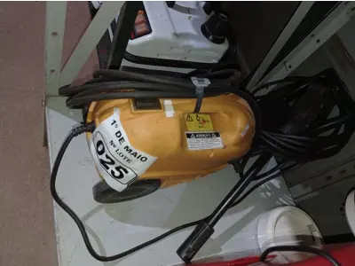 LOTE 025 - 01 LAVADORA DE ALTA PRESSÃO MARCA BRICO 220V. (NO ESTADO) ATENÇÃO! FAZER A VISITAÇÃO ANTES DE ARREMATAR, NÃO SABEMOS SE FUNCIONA. LEILÃO NÃO TEM GARANTIA E NEM DEVOLUÇÃO, SUJEITO A POSSÍVEIS AVARIAS VISÍVEIS/OCULTAS E/OU AUSÊNCIA DE COMPONENTES.