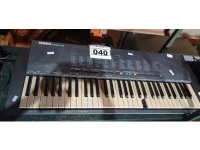 LOTE 040 - 01 TECLADO YAMAHA PSR-19. (NO ESTADO) ATENÇÃO! FAZER A VISITAÇÃO ANTES DE ARREMATAR, NÃO SABEMOS SE FUNCIONA. LEILÃO NÃO TEM GARANTIA E NEM DEVOLUÇÃO, SUJEITO A POSSÍVEIS AVARIAS VISÍVEIS/OCULTAS E/OU AUSÊNCIA DE COMPONENTES.