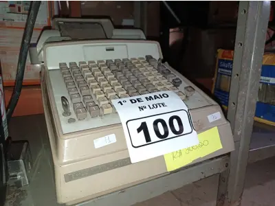 LOTE 100 - 01 MÁQUINA DE ESCREVER BURROUGHS. (NO ESTADO) ATENÇÃO! FAZER A VISITAÇÃO ANTES DE ARREMATAR, NÃO SABEMOS SE FUNCIONA. LEILÃO NÃO TEM GARANTIA E NEM DEVOLUÇÃO, SUJEITO A POSSÍVEIS AVARIAS VISÍVEIS/OCULTAS E/OU AUSÊNCIA DE COMPONENTES.