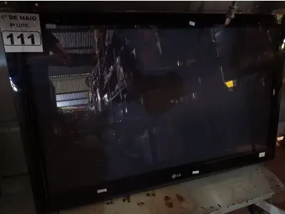 LOTE 111 - 01 TV LG 42” POL PARA RETIRADA DE PEÇAS. (NO ESTADO) ATENÇÃO! FAZER A VISITAÇÃO ANTES DE ARREMATAR, NÃO SABEMOS SE FUNCIONA. LEILÃO NÃO TEM GARANTIA E NEM DEVOLUÇÃO, SUJEITO A POSSÍVEIS AVARIAS VISÍVEIS/OCULTAS E/OU AUSÊNCIA DE COMPONENTES.