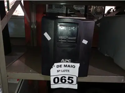 LOTE 065 - 01 NOBREAK MARCA APC MODELO SMART-UPS 1.500. (NO ESTADO) ATENÇÃO! FAZER A VISITAÇÃO ANTES DE ARREMATAR, NÃO SABEMOS SE FUNCIONA. LEILÃO NÃO TEM GARANTIA E NEM DEVOLUÇÃO, SUJEITO A POSSÍVEIS AVARIAS VISÍVEIS/OCULTAS E/OU AUSÊNCIA DE COMPONENTES.