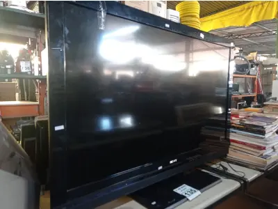 LOTE 135 - 01 TV SONY TELA DE CRISTAL LÍQUIDO 52” POL PARA RETIRADA DE PEÇAS. (NO ESTADO) ATENÇÃO! FAZER A VISITAÇÃO ANTES DE ARREMATAR, NÃO SABEMOS SE FUNCIONA. LEILÃO NÃO TEM GARANTIA E NEM DEVOLUÇÃO, SUJEITO A POSSÍVEIS AVARIAS VISÍVEIS/OCULTAS E/OU AUSÊNCIA DE COMPONENTES.