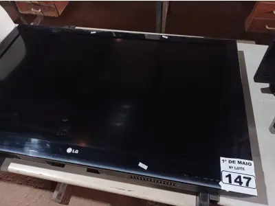LOTE 147 - 01 TV LG 47” POL PARA RETIRADA DE PEÇAS. (NO ESTADO) ATENÇÃO! FAZER A VISITAÇÃO ANTES DE ARREMATAR, NÃO SABEMOS SE FUNCIONA. LEILÃO NÃO TEM GARANTIA E NEM DEVOLUÇÃO, SUJEITO A POSSÍVEIS AVARIAS VISÍVEIS/OCULTAS E/OU AUSÊNCIA DE COMPONENTES.