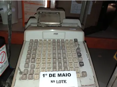 LOTE 100 - 01 MÁQUINA DE ESCREVER BURROUGHS. (NO ESTADO) ATENÇÃO! FAZER A VISITAÇÃO ANTES DE ARREMATAR, NÃO SABEMOS SE FUNCIONA. LEILÃO NÃO TEM GARANTIA E NEM DEVOLUÇÃO, SUJEITO A POSSÍVEIS AVARIAS VISÍVEIS/OCULTAS E/OU AUSÊNCIA DE COMPONENTES.