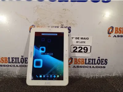 LOTE 229 - 01 TABLET MARCA PHILCO. (NO ESTADO) ATENÇÃO! FAZER A VISITAÇÃO ANTES DE ARREMATAR, NÃO SABEMOS SE FUNCIONA. LEILÃO NÃO TEM GARANTIA E NEM DEVOLUÇÃO, SUJEITO A POSSÍVEIS AVARIAS VISÍVEIS/OCULTAS E/OU AUSÊNCIA DE COMPONENTES.