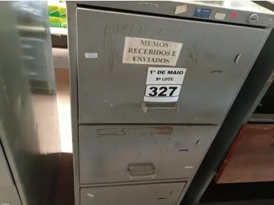 LOTE 327 - 01 ARQUIVO DE AÇO COM 03 GAVETAS. (NO ESTADO) ATENÇÃO! FAZER A VISITAÇÃO ANTES DE ARREMATAR, NÃO SABEMOS SE FUNCIONA. LEILÃO NÃO TEM GARANTIA E NEM DEVOLUÇÃO, SUJEITO A POSSÍVEIS AVARIAS VISÍVEIS/OCULTAS E/OU AUSÊNCIA DE COMPONENTES.