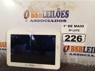 LOTE 226 - 01 TABLET MARCA PHILCO. (NO ESTADO) ATENÇÃO! FAZER A VISITAÇÃO ANTES DE ARREMATAR, NÃO SABEMOS SE FUNCIONA. LEILÃO NÃO TEM GARANTIA E NEM DEVOLUÇÃO, SUJEITO A POSSÍVEIS AVARIAS VISÍVEIS/OCULTAS E/OU AUSÊNCIA DE COMPONENTES.