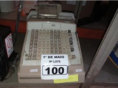 LOTE 100 - 01 MÁQUINA DE ESCREVER BURROUGHS. (NO ESTADO) ATENÇÃO! FAZER A VISITAÇÃO ANTES DE ARREMATAR, NÃO SABEMOS SE FUNCIONA. LEILÃO NÃO TEM GARANTIA E NEM DEVOLUÇÃO, SUJEITO A POSSÍVEIS AVARIAS VISÍVEIS/OCULTAS E/OU AUSÊNCIA DE COMPONENTES.