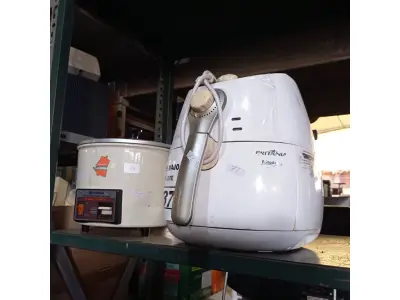 LOTE 037 - 01 AIRFRY BRITANIA 220V E 01 PANELA ELÉTRICA HITACHI. (NO ESTADO) ATENÇÃO! FAZER A VISITAÇÃO ANTES DE ARREMATAR, NÃO SABEMOS SE FUNCIONA. LEILÃO NÃO TEM GARANTIA E NEM DEVOLUÇÃO, SUJEITO A POSSÍVEIS AVARIAS VISÍVEIS/OCULTAS E/OU AUSÊNCIA DE COMPONENTES.