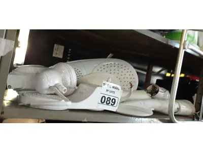 LOTE 089 - 01 LOTE COM VÁRIOS CHUVEIROS MARCAS E MODELOS DIVERSOS. (NO ESTADO) ATENÇÃO! FAZER A VISITAÇÃO ANTES DE ARREMATAR, NÃO SABEMOS SE FUNCIONA. LEILÃO NÃO TEM GARANTIA E NEM DEVOLUÇÃO, SUJEITO A POSSÍVEIS AVARIAS VISÍVEIS/OCULTAS E/OU AUSÊNCIA DE COMPONENTES.