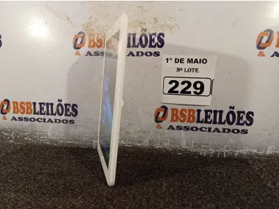 LOTE 229 - 01 TABLET MARCA PHILCO. (NO ESTADO) ATENÇÃO! FAZER A VISITAÇÃO ANTES DE ARREMATAR, NÃO SABEMOS SE FUNCIONA. LEILÃO NÃO TEM GARANTIA E NEM DEVOLUÇÃO, SUJEITO A POSSÍVEIS AVARIAS VISÍVEIS/OCULTAS E/OU AUSÊNCIA DE COMPONENTES.